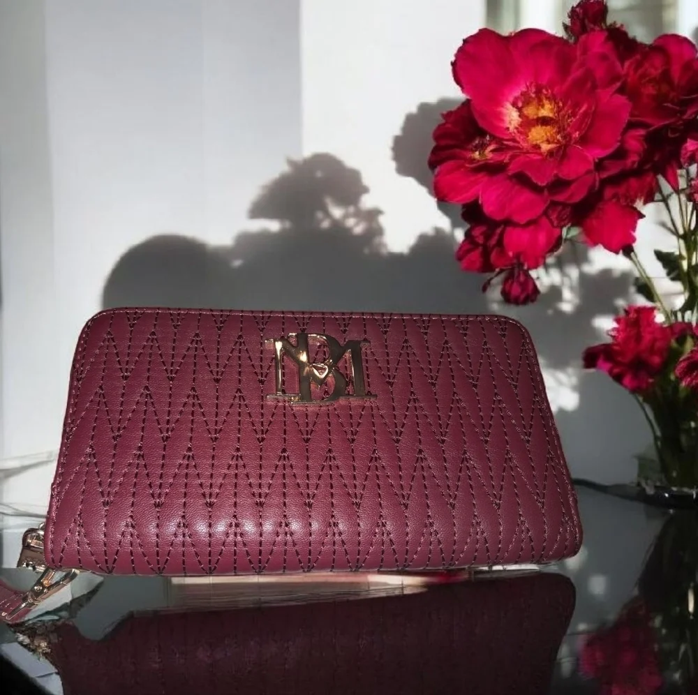 Badgley Mischka Wallet In The Color Wine With Phone Pocket And Wristlet